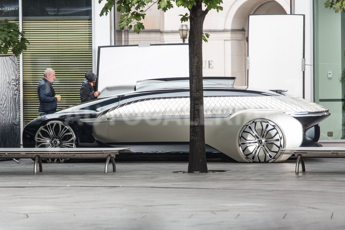 مدل مفهومی عجیب رنو زیر پوشش‌های استتاری