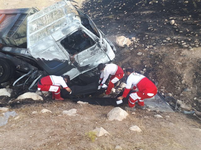 برخورد مرگبار پراید و تریلی در پلدختر لرستان برخورد مرگبار پراید و تریلی در پلدختر لرستان