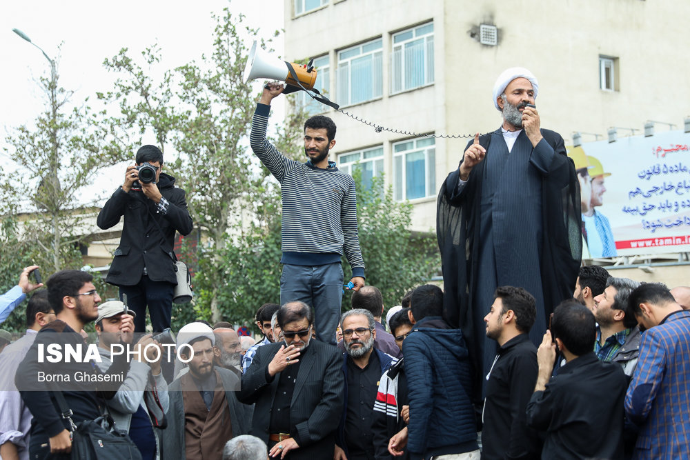 خبرنگار:FATF چیست؟ معترض: نمی‌دانم! / بازداشتش کنید