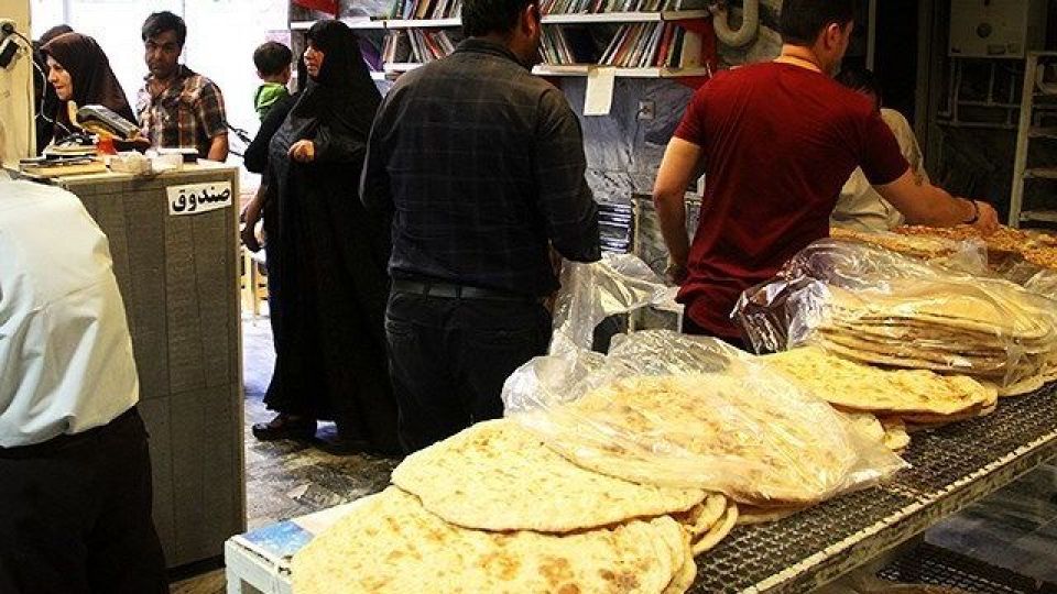 افزایش 10 درصدی قیمت نان در استانها غیر از تهران/ هرگونه افزایش قیمت لبنیات تخلف است افزایش 10 درصدی قیمت نان در استانها غیر از تهران/ هرگونه افزایش قیمت لبنیات تخلف است