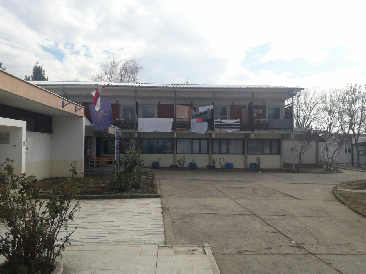 کمپ هایی که استاندارد زندگی انسان را ندارند کمپ هایی که استاندارد زندگی انسان را ندارند