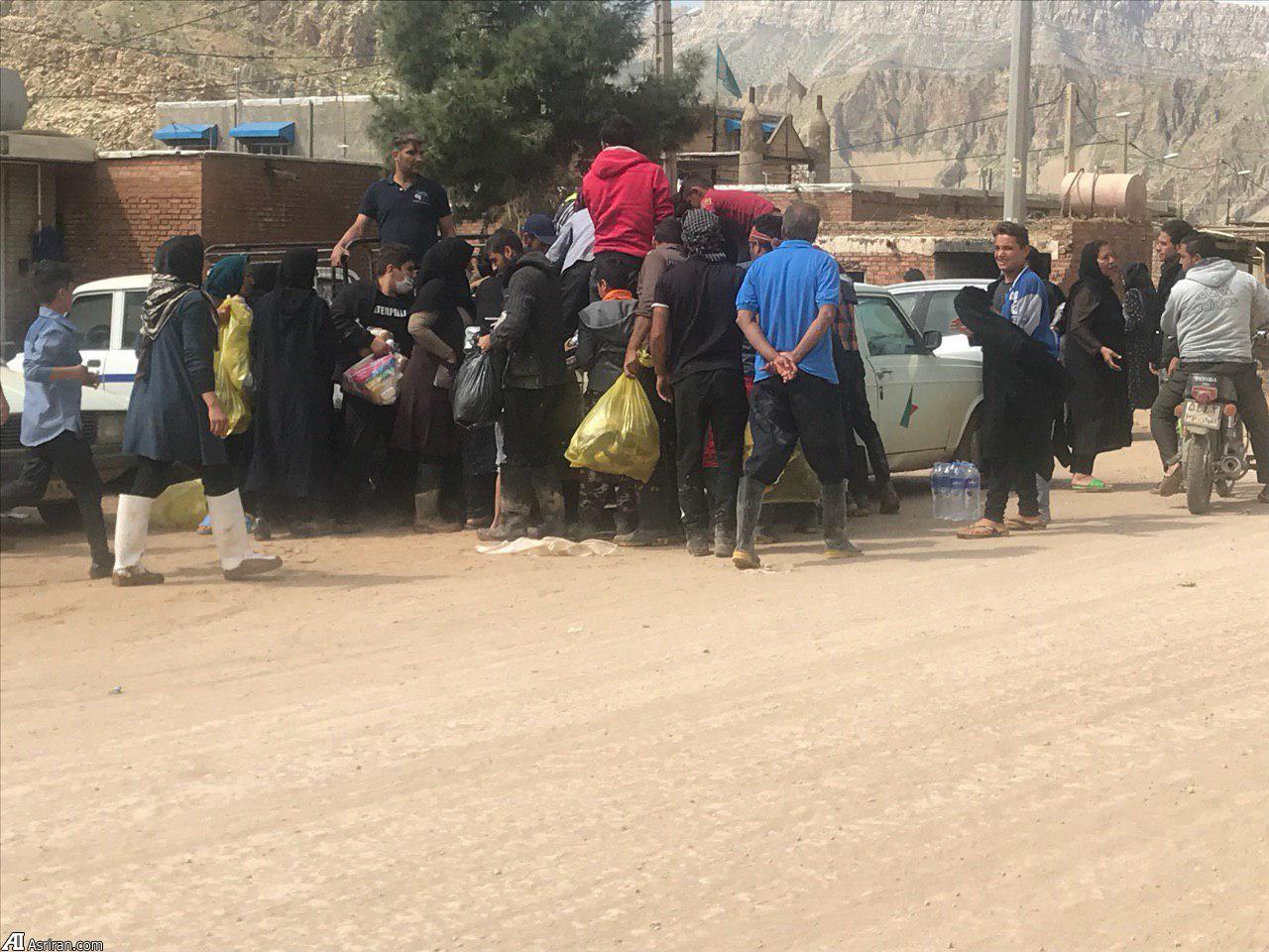 اهالی ده هنوز هم دل نکنده‌اند از «بابازید» سیل زده!