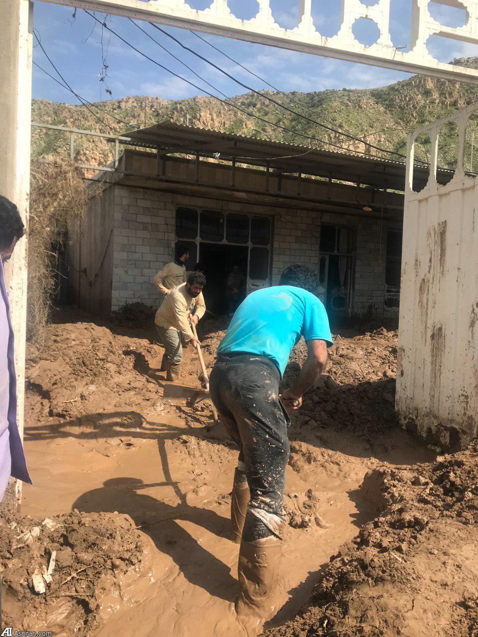 اهالی ده هنوز هم دل نکنده‌اند از «بابازید» سیل زده!