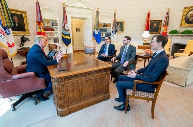 دیدار داماد اردوغان با ترامپ در کاخ سفید (+عکس) دیدار داماد اردوغان با ترامپ در کاخ سفید (+عکس)