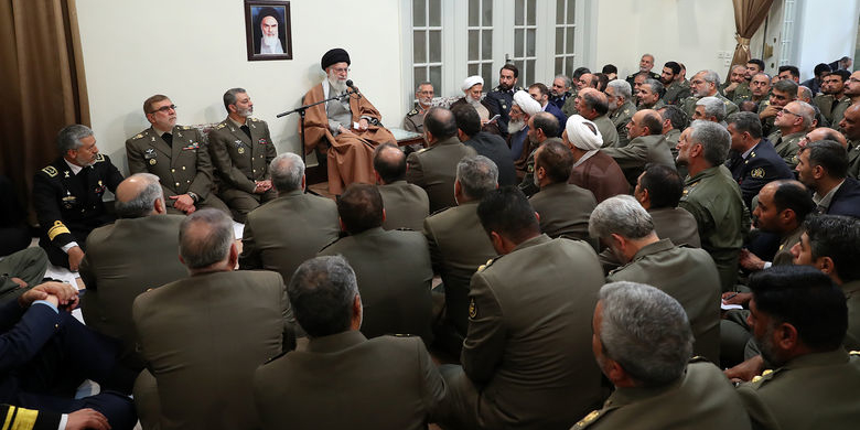 دیدار جمعی از فرماندهان ارتش و نیروی زمینی با مقام معظم رهبری (عکس)