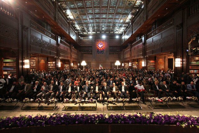 تختی دوباره به کمک مردم امد تختی دوباره به کمک مردم امد