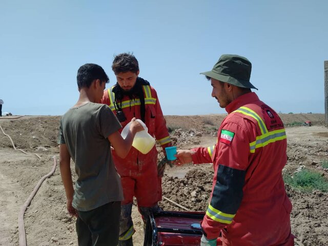 نجات 4 فرد گرفتار در 4 عملیات آتشنشانان نجات 4 فرد گرفتار در 4 عملیات آتشنشانان