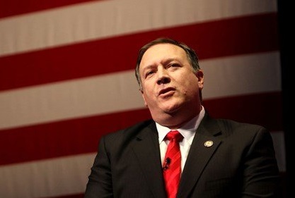 گفتوگوی پمپئو با 3 عضو تیم  گفتوگوی پمپئو با 3 عضو تیم