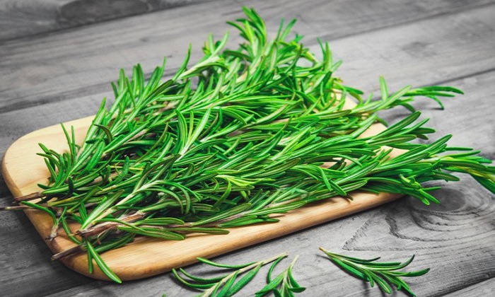 5 روش خانگی برای مقابله با بوی بد پا 5 روش خانگی برای مقابله با بوی بد پا