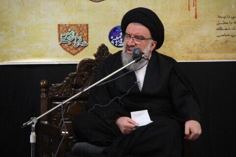 احمد خاتمی: تنها راه‌حل این است که تا آخرین نفر از آمریکائی‌ها را از عراق بیرون کنند