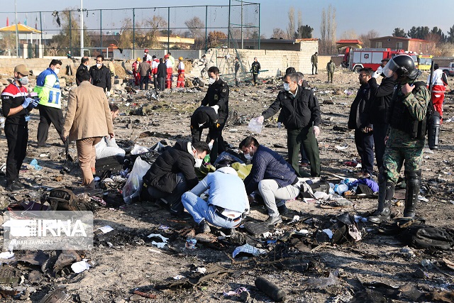 آغاز بررسی سانحه پرواز۷۵۲ با حضور متخصصان ایرانی و اوکراینی آغاز بررسی سانحه پرواز۷۵۲ با حضور متخصصان ایرانی و اوکراینی