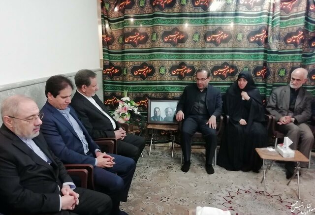حضور جهانگیری در منزل 2 تن از جان باختگان حادثه سقوط هواپیمای اوکراینی جهانگیری