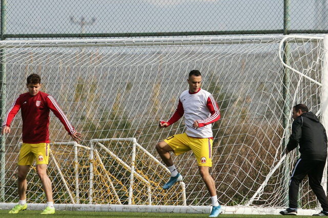 مهاجم الجزایری