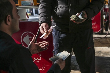 پشت پرده ماجرای کمفروشی در پمپبنزینها پشت پرده ماجرای کمفروشی در پمپبنزینها