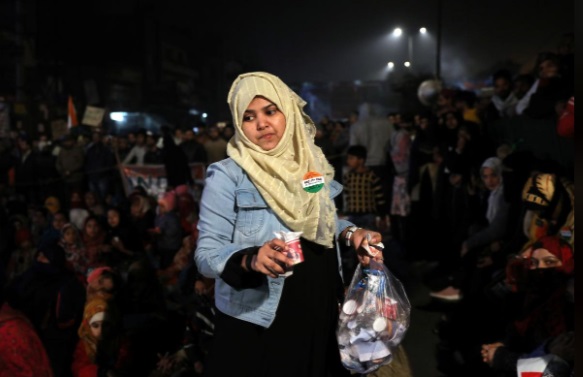 اعتراض صلحآمیز گروهی از معترضان هند/ آنها در خیابان بریانی میخورند و سکوی سخنرانی دارند (+عکس) زندگی خیابانی معترضان هندی