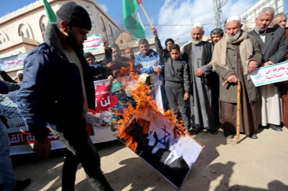 نتانیاهو در آستانه انتخابات: نقشه الحاق کرانه باختری به سرزمینهای اشغالی را میکشیم اعتراض فلسطینی به توافق صلح ترامپ