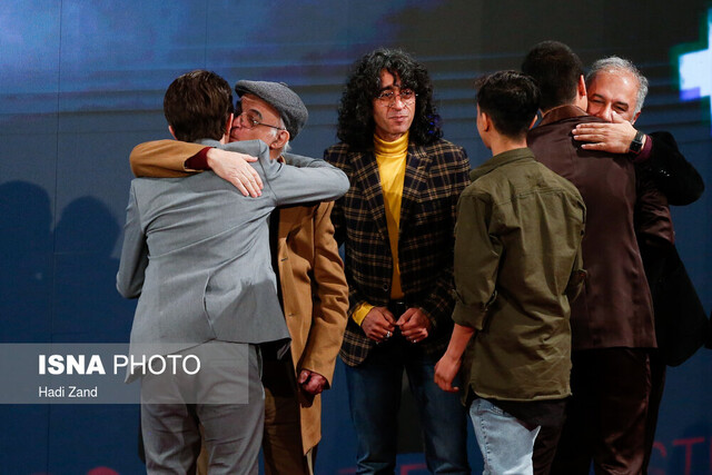 حاشیهنگاری بر اختتامیه فیلم فجر / از دردسرهای یک برج تا حکایت غایبان اختتامیه