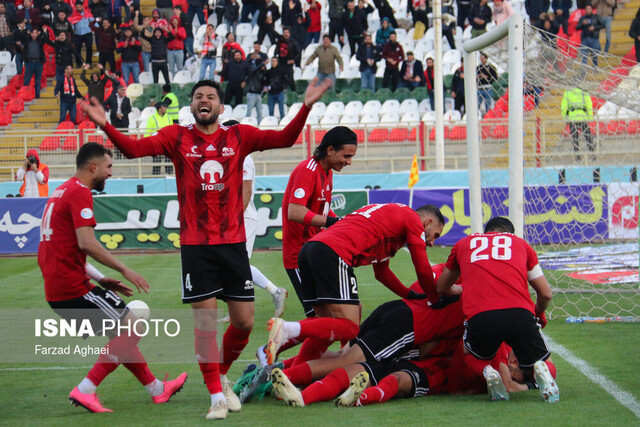 پیروزی قاطع تراکتور برابر سایپا در زمین برفی تراکتور