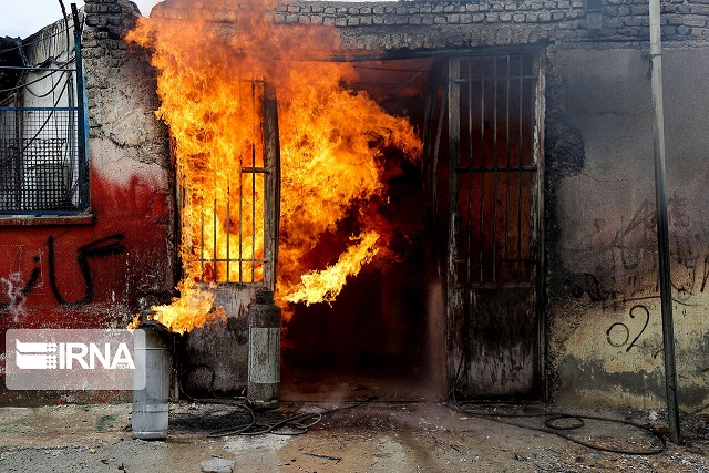 مکان غیرمجاز سوخت گاز خودرو در کرج آتش گرفت مکان غیرمجاز سوخت گاز خودرو در کرج آتش گرفت