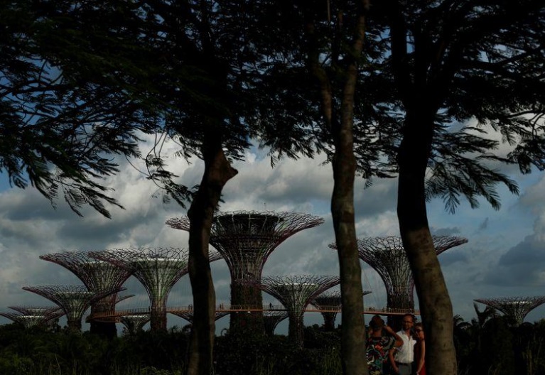 تجمع ممنوع، سفرها محدود و مدارس تعطیل (+عکس)/با وجود تلاش مقامات جهان: کرونا همچنان شیوع مییابد کرونا سنگاپور