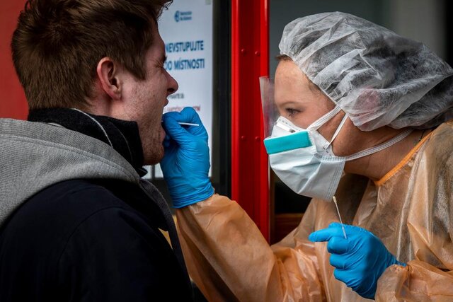 شهروندان فنلاندی بدون ترک وسایل نقلیه خود، تست کرونا میدهند شهروندان فنلاندی