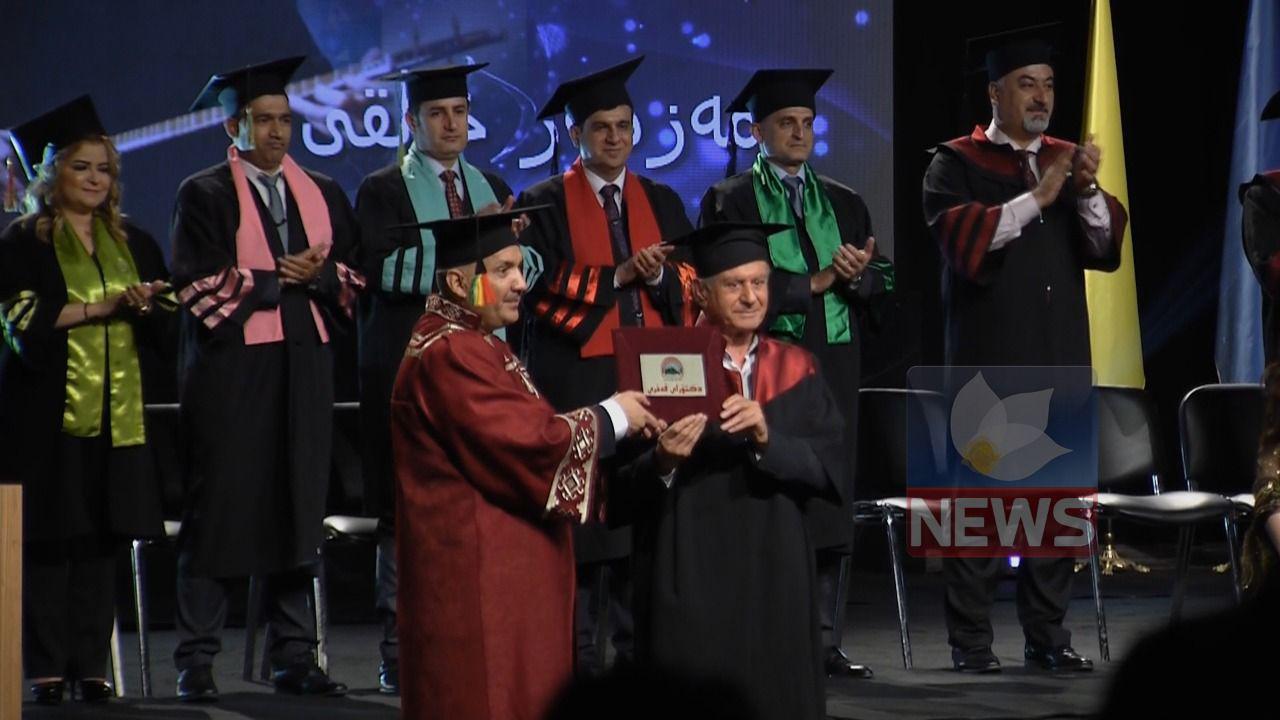 اعطای دکترای افتخاری دانشگاه سلیمانیه به مظهر خالقی اعطای دکترای افتخاری دانشگاه سلیمانیه به مظهر خالقی