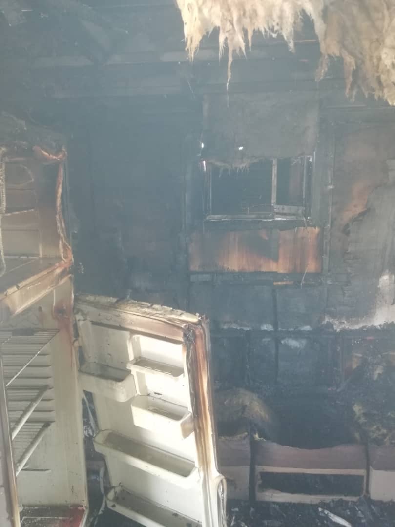 آتش سوزی در خوابگاه دخترانه اهواز (+عکس) آتش سوزی در خوابگاه دخترانه اهواز (+عکس)