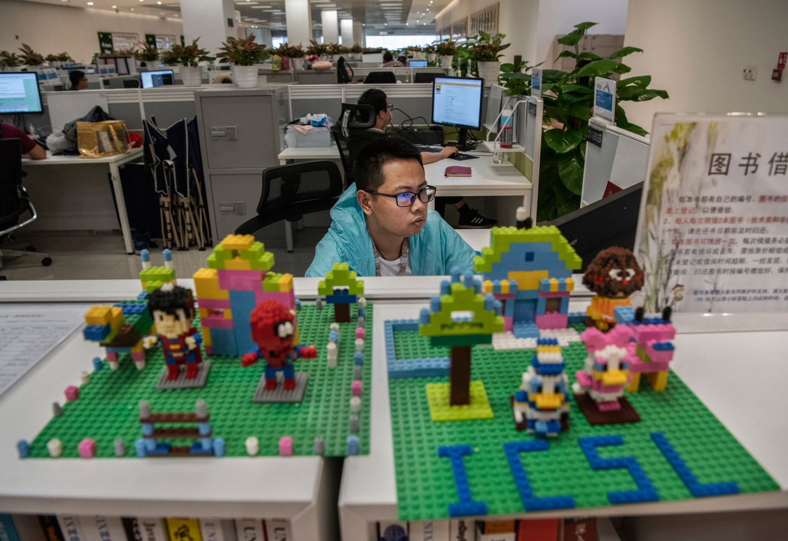 به درون هواوی نگاه کنید/ از مراکز تحقیقاتی پیشرفته تا ورزش و سرگرمی (+ عکس) به درون هواوی نگاه کنید/ از مراکز تحقیقاتی پیشرفته تا ورزش و سرگرمی (+ عکس)