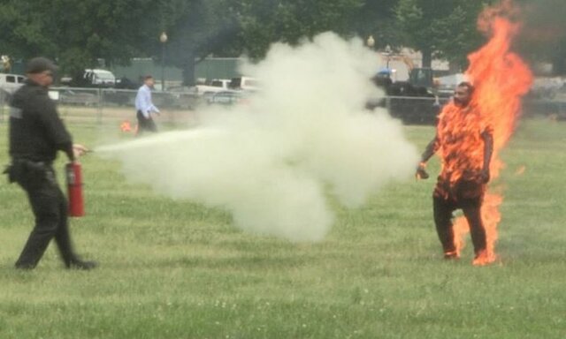 مرگ مردی که مقابل کاخ سفید خودسوزی کرد مرگ مردی که مقابل کاخ سفید خودسوزی کرد