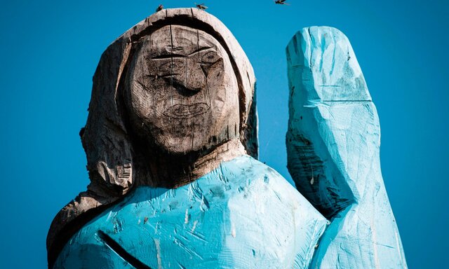 ساخت مجسمهای عجیب از همسر ترامپ ساخت مجسمهای عجیب از همسر ترامپ