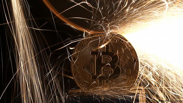 بیت‌کوین چیست و چه کسانی در ایران در حال استخراج آن هستند؟