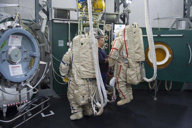 فرمانده ناو سایوز-۱۵ آماده راهپیمایی فضایی شد فرمانده ناو سایوز-۱۵ آماده راهپیمایی فضایی شد