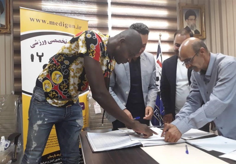 ثبت قرارداد استراماچونی و دیاباته با استقلال + عکس ثبت قرارداد استراماچونی و دیاباته با استقلال + عکس