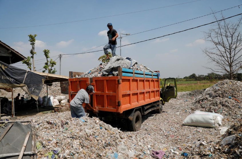 پول در برابر زباله/ روستای اندونزی برای امرار معاش زباله نیاز دارد پول در برابر زباله/ روستای اندونزی برای امرار معاش زباله نیاز دارد