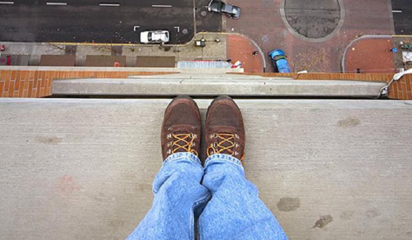 دلایل خودکشی در یکی از مرفهترین کشورهای جهان دلایل خودکشی در یکی از مرفهترین کشورهای جهان