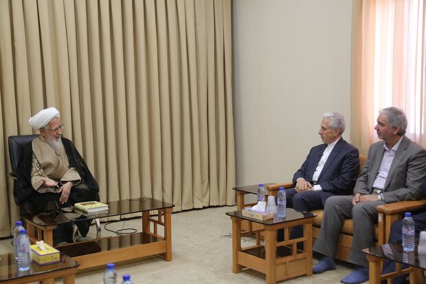 آیت الله جوادی آملی: حرف اول دانشگاه را باید دانش بزند آیت الله جوادی آملی: حرف اول دانشگاه را باید دانش بزند