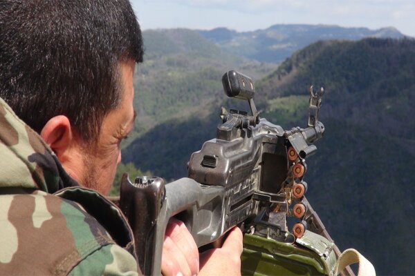 آماده شدن ارتش سوریه برای حمله به تروریستها در حومه لاذقیه آماده شدن ارتش سوریه برای حمله به تروریستها در حومه لاذقیه