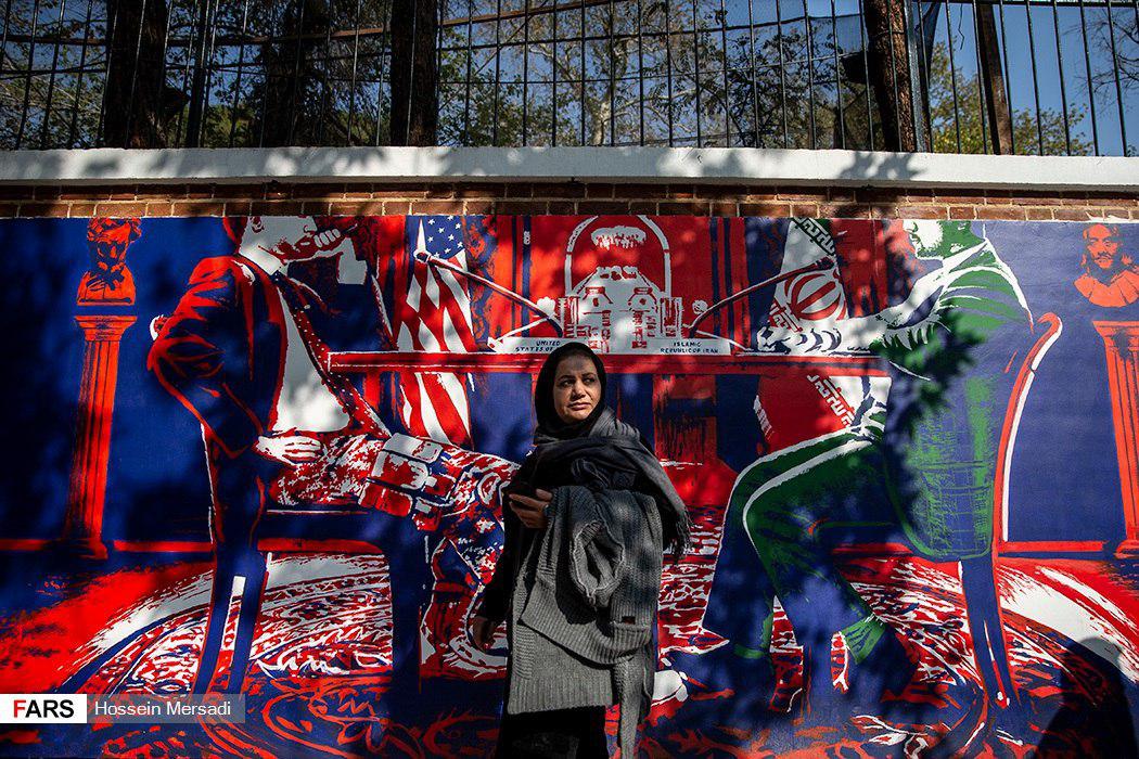 رونمایی از دیوارنگاره‌های سفارت سابق آمریکا (+عکس)