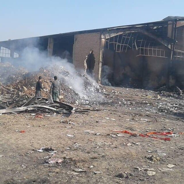 آتش‌سوزی در انبار یک نشر(+عکس)