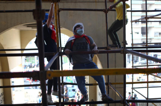 ساختمان توخالی مقر معترضان عراق (+عکس)