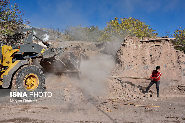 ساخت واحدهای مسکونی اضطرای برای روستاییان زلزله زدهی سراب ساخت واحدهای مسکونی اضطرای برای روستاییان زلزله زدهی سراب