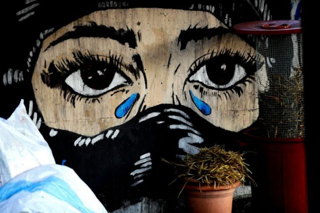 دیوارنگارهای اعتراضی در مناطق لوکس بیروت (+عکس) دیوارنگارهای اعتراضی در مناطق لوکس بیروت (+عکس)