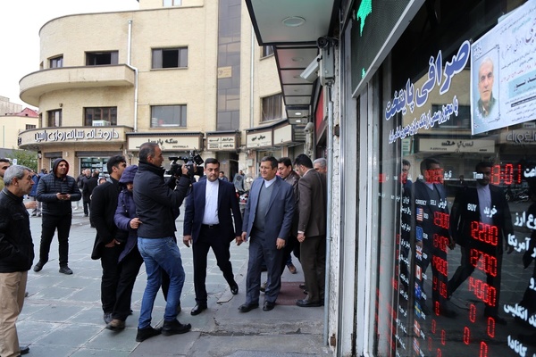 رییس بانک مرکزی: مردم هر چقدر ارز بخواهند در اختیارشان خواهیم گذاشت