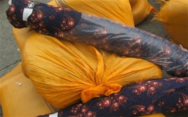 کشف محموله 900 میلیونی قاچاق پارچه در قم کشف محموله 900 میلیونی قاچاق پارچه در قم