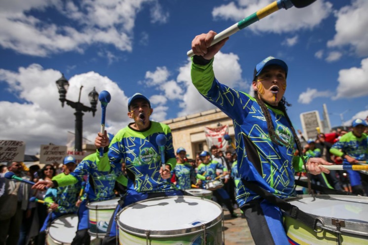 اعتراضات  رنگارنگ و  رقصان کلمبیا (+عکس)/ تجمع 40 هزار نفری در مرکز پایتخت اعتراضات  رنگارنگ و  رقصان کلمبیا