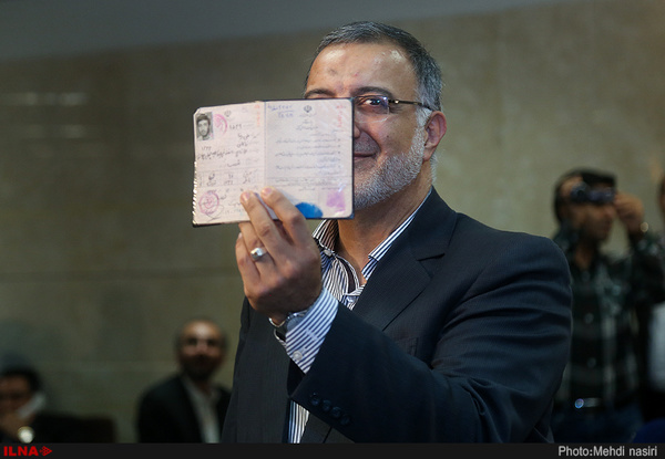 زاکانی نتوانست حتی یک محله قم را نام ببرد/ زاکانی: عجله نکن؛ بعدا؛ التماس دعا زاکانی نتوانست حتی یک محله قم را نام ببرد/ زاکانی: عجله نکن؛ بعدا؛ التماس دعا