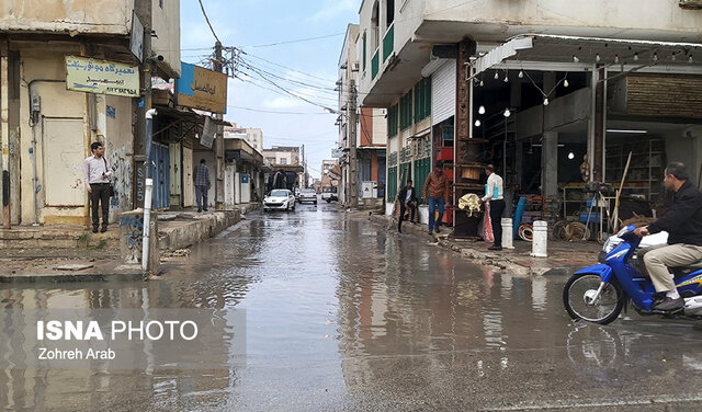 آبگرفتگی معابر در بوشهر/ خودروهایی که غرق می شوند آبگرفتگی معابر در بوشهر/ خودروهایی که غرق می شوند