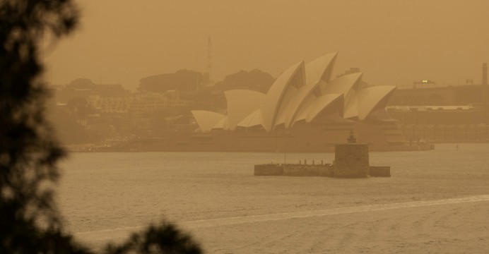 بحران سلامت در سیدنی/ دلیل:  دود ناشی از  آتشسوزی جنگلها سیدنی غرق دود