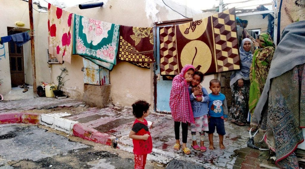 گزارشی از زیست بومیان و کارگران مهاجر در منطقه آزاد: مطرودان کیش