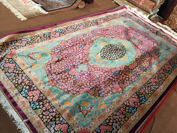 رئیس مرکز ملی فرش: فرش دستباف در درمان بیماری های روحی و روانی تاثیر دارد / پیمان سپاری ارزی یکساله فرش دستباف